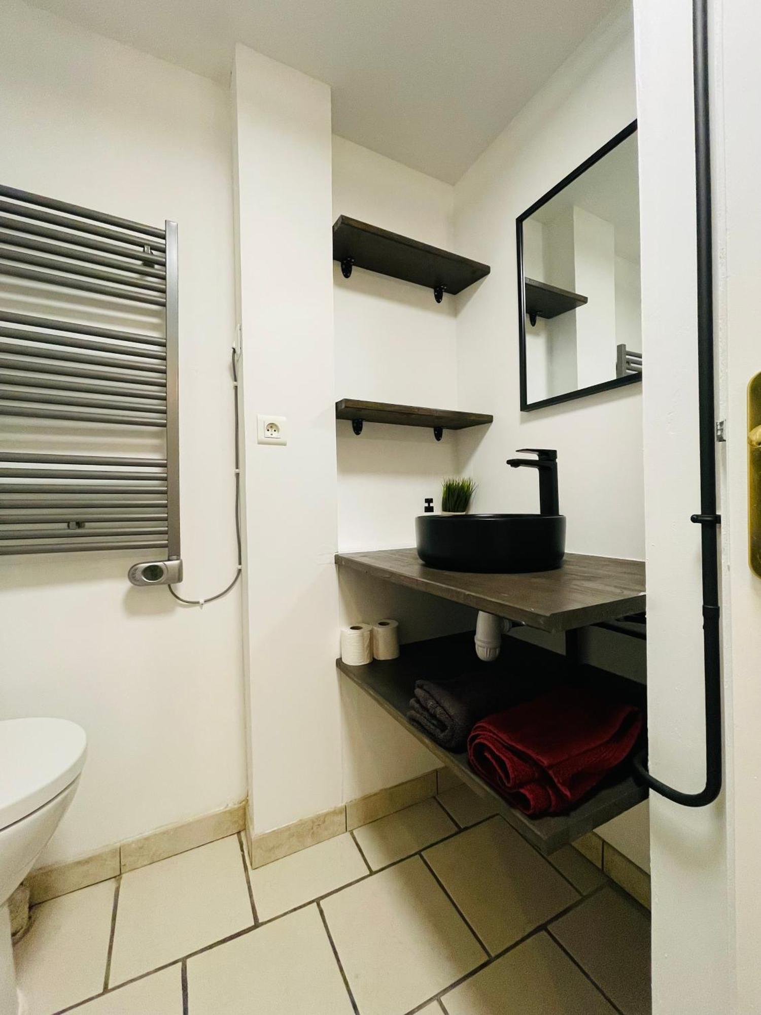 Charmant Appartement Au Coeur De Μπουρζ Εξωτερικό φωτογραφία