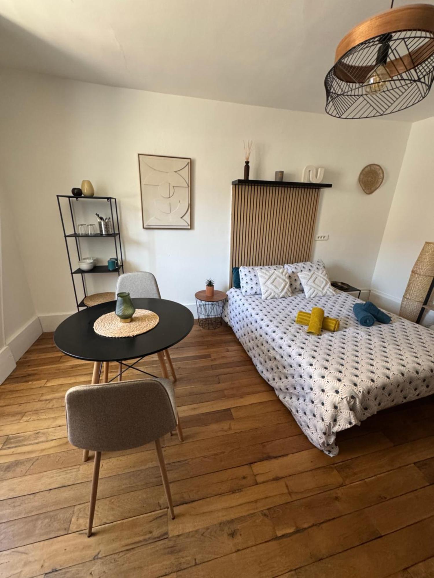Charmant Appartement Au Coeur De Μπουρζ Εξωτερικό φωτογραφία
