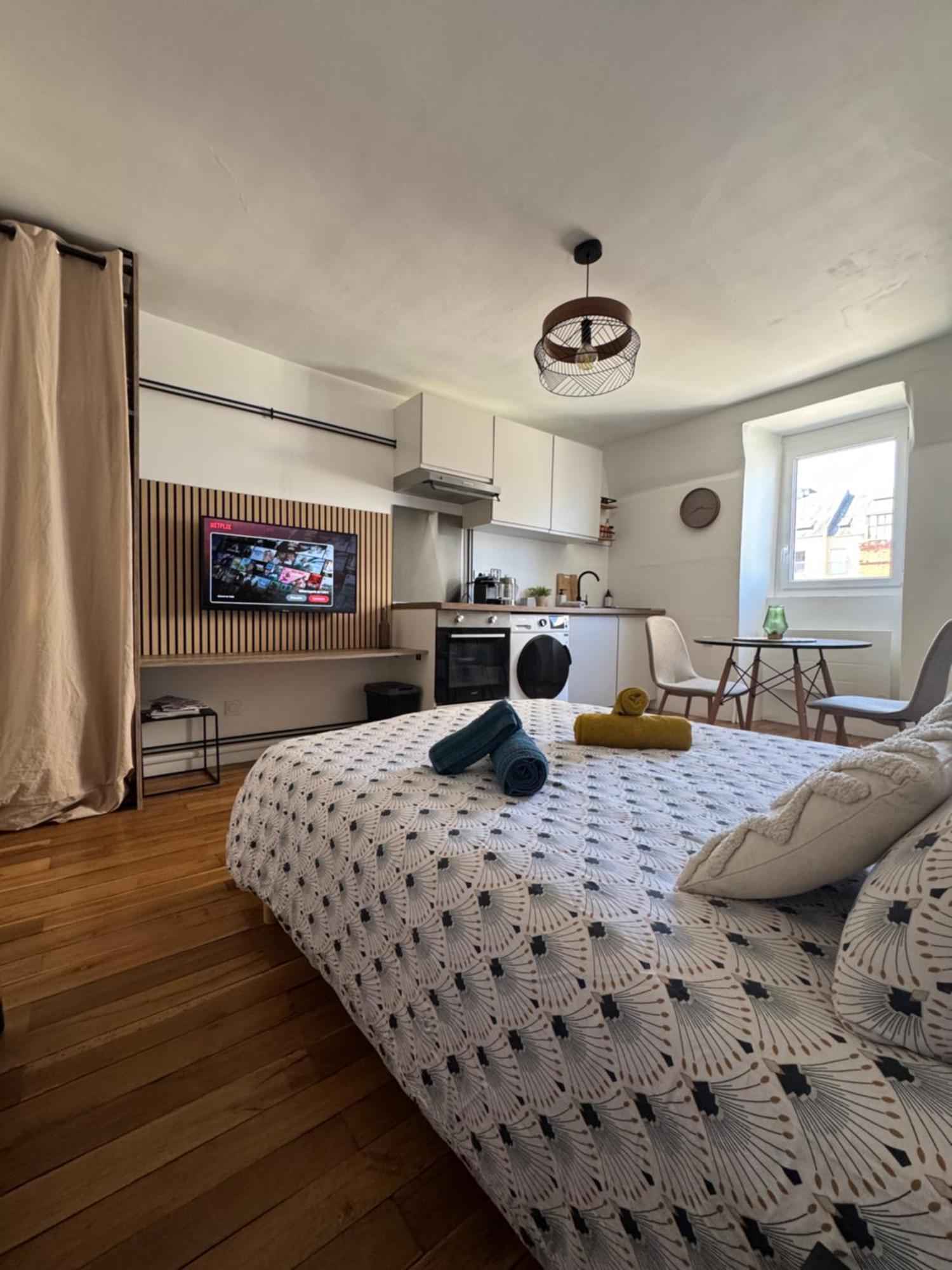 Charmant Appartement Au Coeur De Μπουρζ Εξωτερικό φωτογραφία